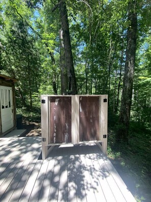 Property grounds - Off-Grid Experience in Cozy Mini A-Frame in Picturesque Tennessee (Grandview)