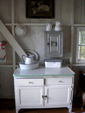 Interior - Amazing Tiny House Rental for Unique Romantic Getaways in Tennessee (Grandview)