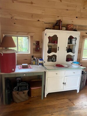 Interior - Amazing Tiny House Rental for Unique Romantic Getaways in Tennessee (Grandview)