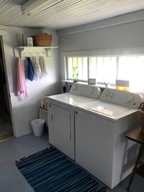 Interior - Amazing Tiny House Rental for Unique Romantic Getaways in Tennessee (Grandview)