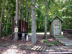 Property grounds - Amazing Tiny House Rental for Unique Romantic Getaways in Tennessee (Grandview)