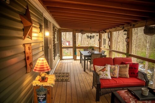 Remote Tree-House Style Cabin in Nantahala National Forest