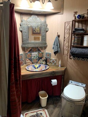 Towels, toilet paper - Cozy Hillside Texas Hill Country Cabin for Romantic Getaways near San Antonio (Kerrville)