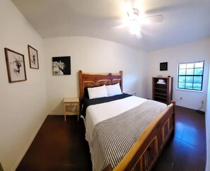 4 عدّة غرف نوم ومكتب وواي فاي وملاءات أسرّة