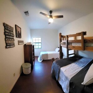 4 chambres, bureau, Wi-Fi, draps fournis