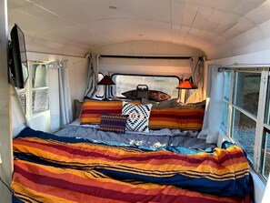 1 bedroom, desk, WiFi, bed sheets
