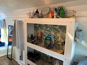 Interior - Eccentric Converted Bus, Perfect for a Tennessee Vacation (Grandview)