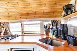 Kaffetrakter/tekoker, kjøleskap, mikrobølgeovn og ovn