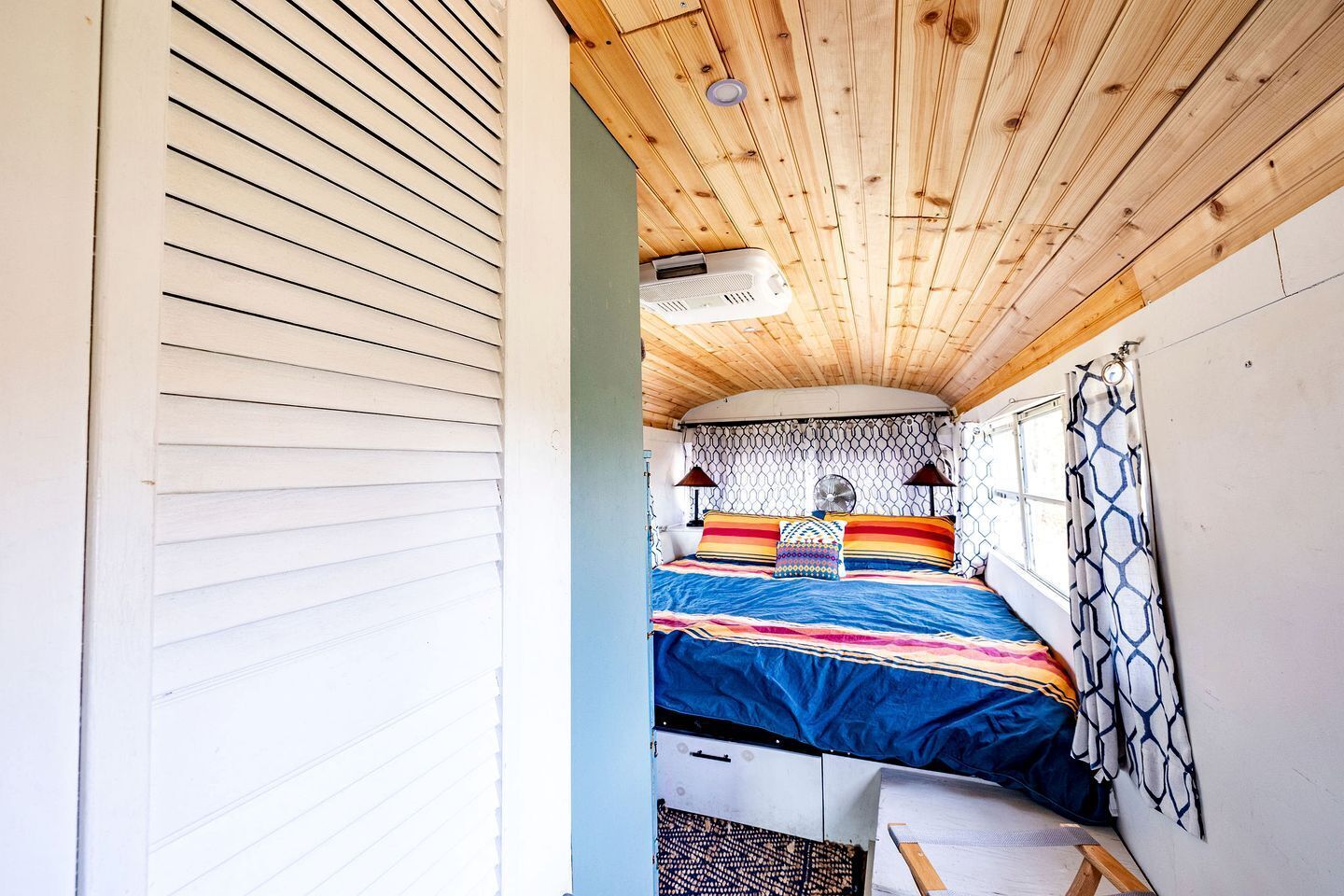 1 bedroom, desk, WiFi, bed sheets