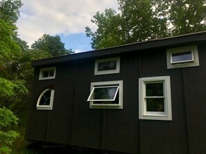 Exterior - Gorgeous Tiny House Rental for a Glamping Getaway near Saratoga Springs in Upstate New York (Argyle)