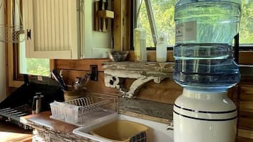 Parrilla de estufa, cafetera y tetera y tetera eléctrica
