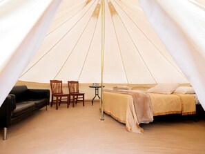 1 bedroom, bed sheets, wheelchair access - Dry Glamping Tent Near Zion National Park, Ideal for Couples (Hildale)