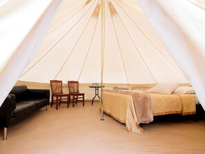 1 habitación y ropa de cama 