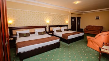 Studio Suite, Garden View | In-room safe, soundproofing, free WiFi