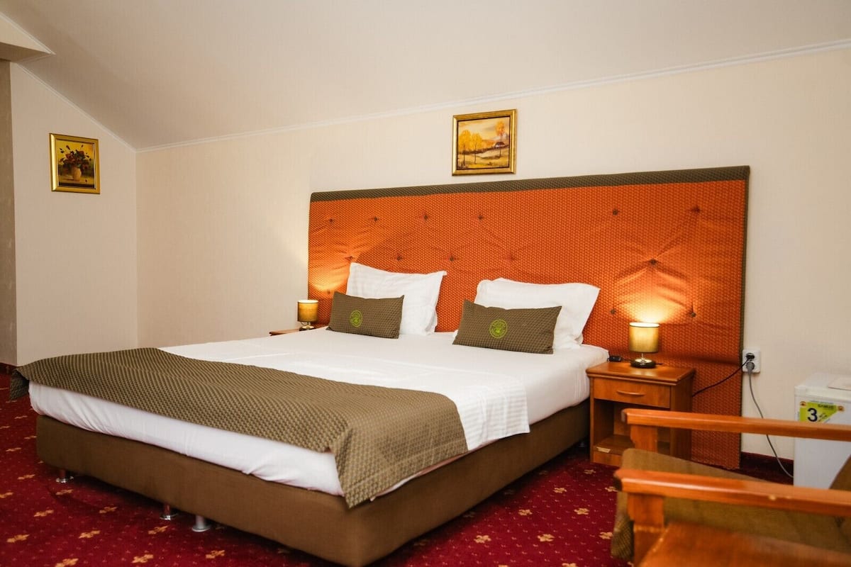 In-room safe, soundproofing, free WiFi