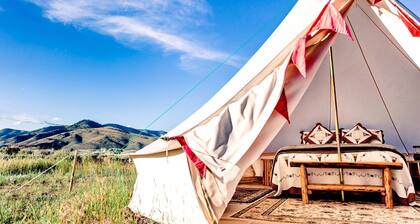 Gorgeous Bell Tent Retreat in Hot Spings, Montana