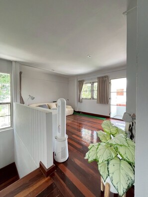 บ้านพัก, 4 ห้องนอน, สูบบุหรี่ได้, วิวสวน | บริเวณนั่งเล่น