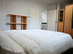บ้านพัก, 4 ห้องนอน, สูบบุหรี่ได้, วิวสวน | 4 ห้องนอน