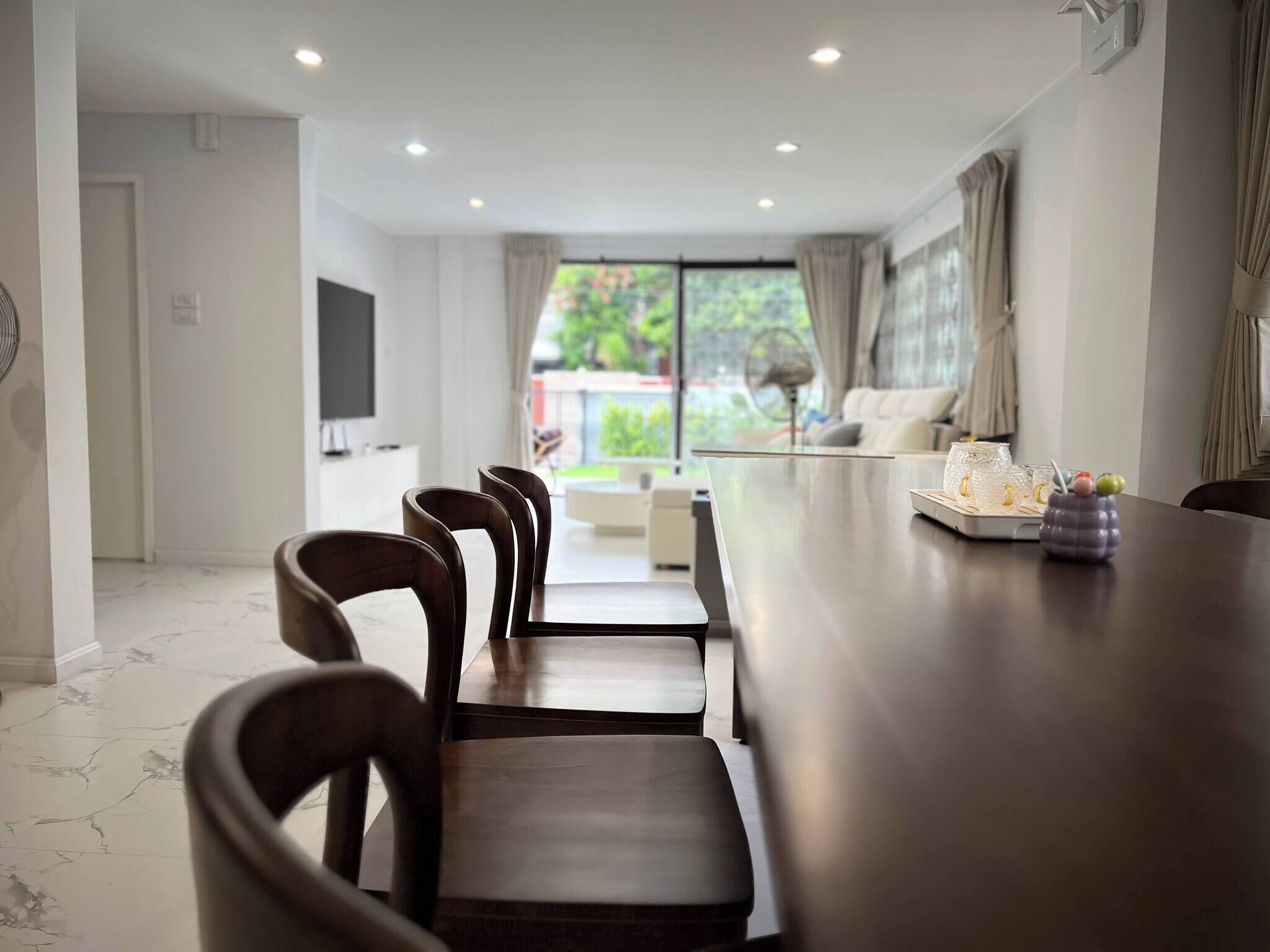 บ้านพัก, 4 ห้องนอน, สูบบุหรี่ได้, วิวสวน | ห้องนั่งเล่น