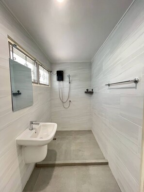 Ferienhaus, 4 Schlafzimmer, Raucher, Gartenblick | Badezimmer