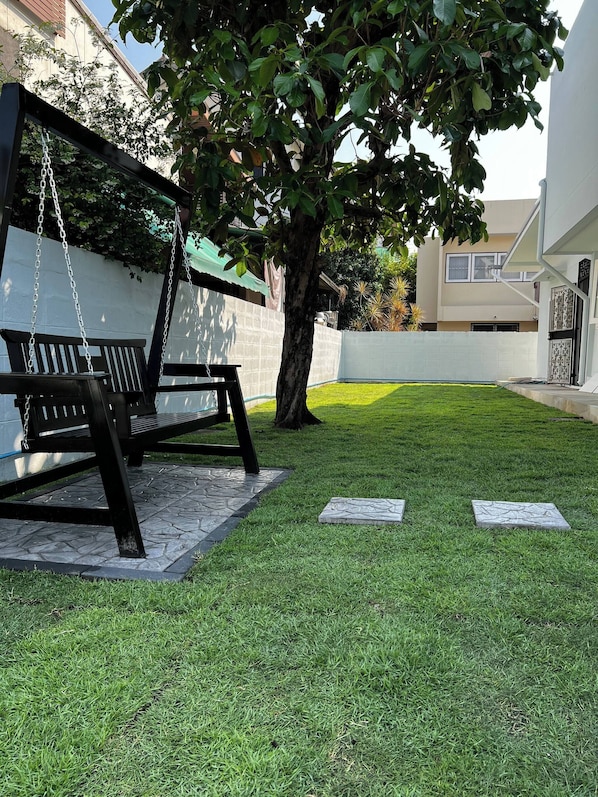 House, 4 Bedrooms, Smoking, Garden View | Living area