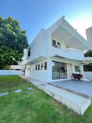บ้านพัก, 4 ห้องนอน, สูบบุหรี่ได้, วิวสวน | บริเวณภายนอก