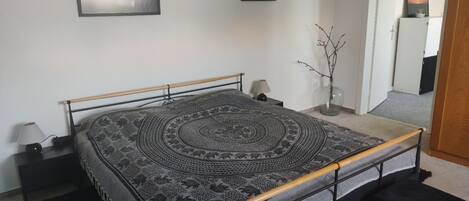 1 chambre, fer et planche Ă repasser, accĂšs Ă Internet, literie fournie