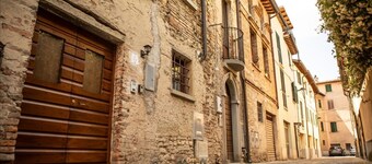 COLLESI PALACE PRESTIGIOUS LARGE GROUND SKY PLACED NEAR MAIN SQUARE