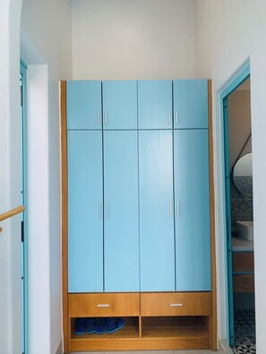 Cortinas blackout y sistema de insonorización 