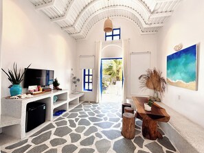 Blackout curtains, soundproofing, iron/ironing board, free WiFi - santorinivilla.vn (Cam Ranh)