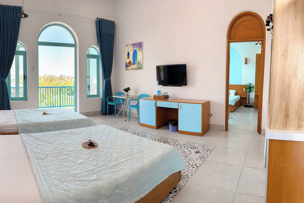 Family Room, Balcony, Garden View | Blackout drapes, soundproofing, iron/ironing board, free WiFi