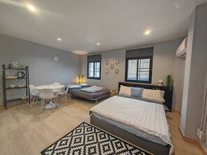 Deluxe Triple Room, Balcony, City View - 57 Hidden House BKK Chinatown (Bangkok)