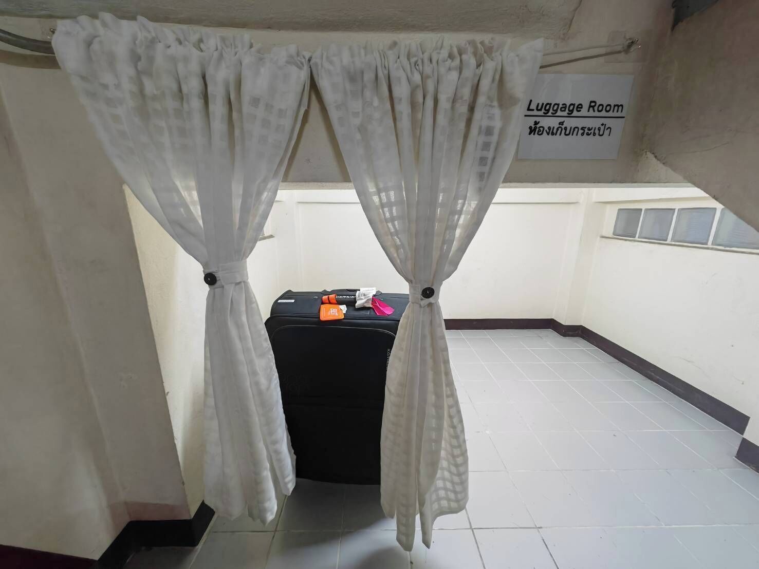 A luggage room with a table and a sign indicating its purpose.