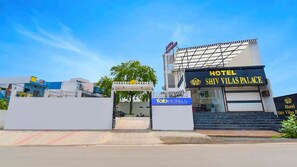 ด้านหน้าที่พัก
