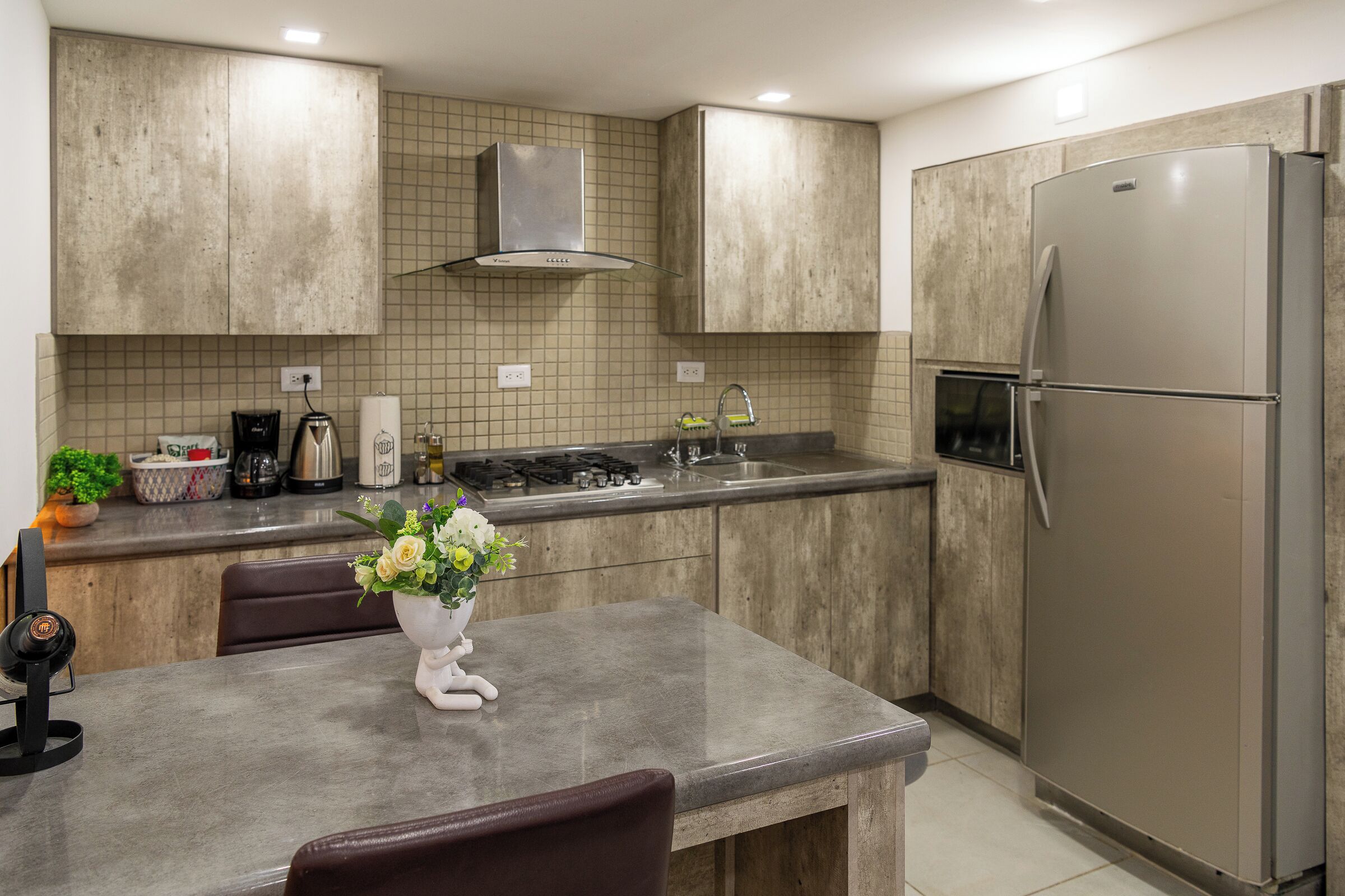 Fridge, microwave, stovetop, coffee/tea maker