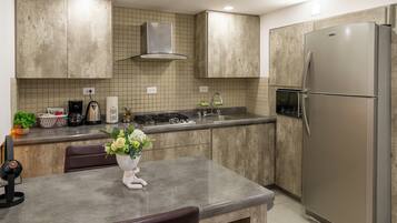 Fridge, microwave, stovetop, coffee/tea maker