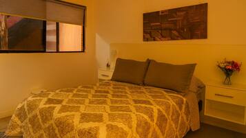 1 dormitorio, escritorio, tabla de planchar con plancha y wifi gratis
