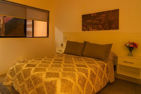 1 dormitorio, escritorio, tabla de planchar con plancha y wifi gratis