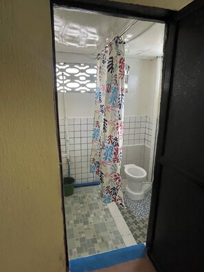 提供毛巾、番梘、廁紙