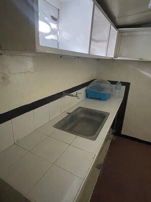 提供毛巾、番梘、廁紙