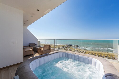 The Seaview Jacuzzi Suite by PS