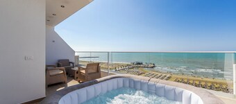 The Seaview Jacuzzi Suite by PS
