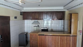 Deluxe Studio, Balcony | Private kitchen