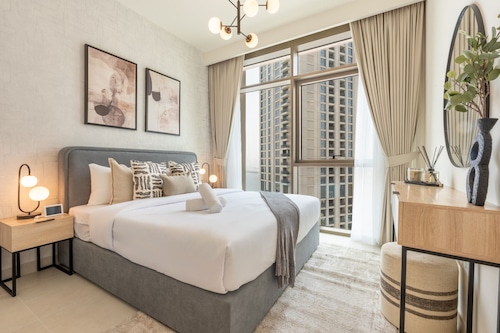 Harbourfront Views 1BR, Near Park and Minutes from Festival City Mall