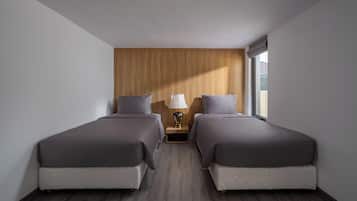 Deluxe Room | Desk, laptop workspace, iron/ironing board, free WiFi