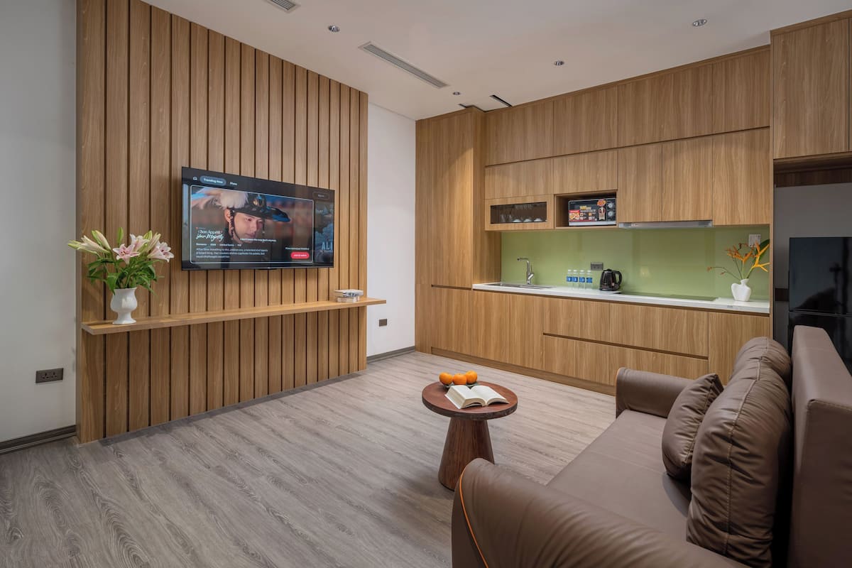 Microondas, horno, placa de cocina, utensilios de cocina