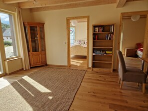 4 bedrooms, iron/ironing board, free WiFi, bed sheets