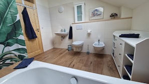 تجهيزات دش، مجففات شعر، مراحيض شطف، مناشف