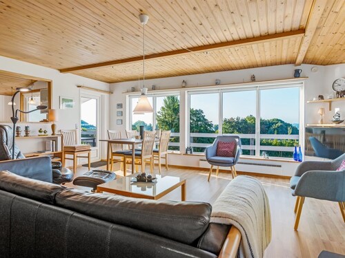 "Senni" - 800m from the sea by Interhome