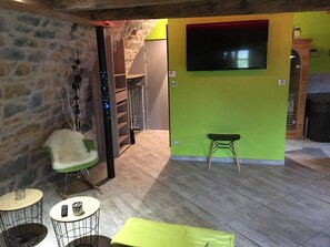 Interior - Loft Cocoon: Mountain View & Private Jacuzzi in Mostuéjouls (Mostuéjouls)